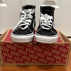 Vans Men Black and White High-Top Sneakers